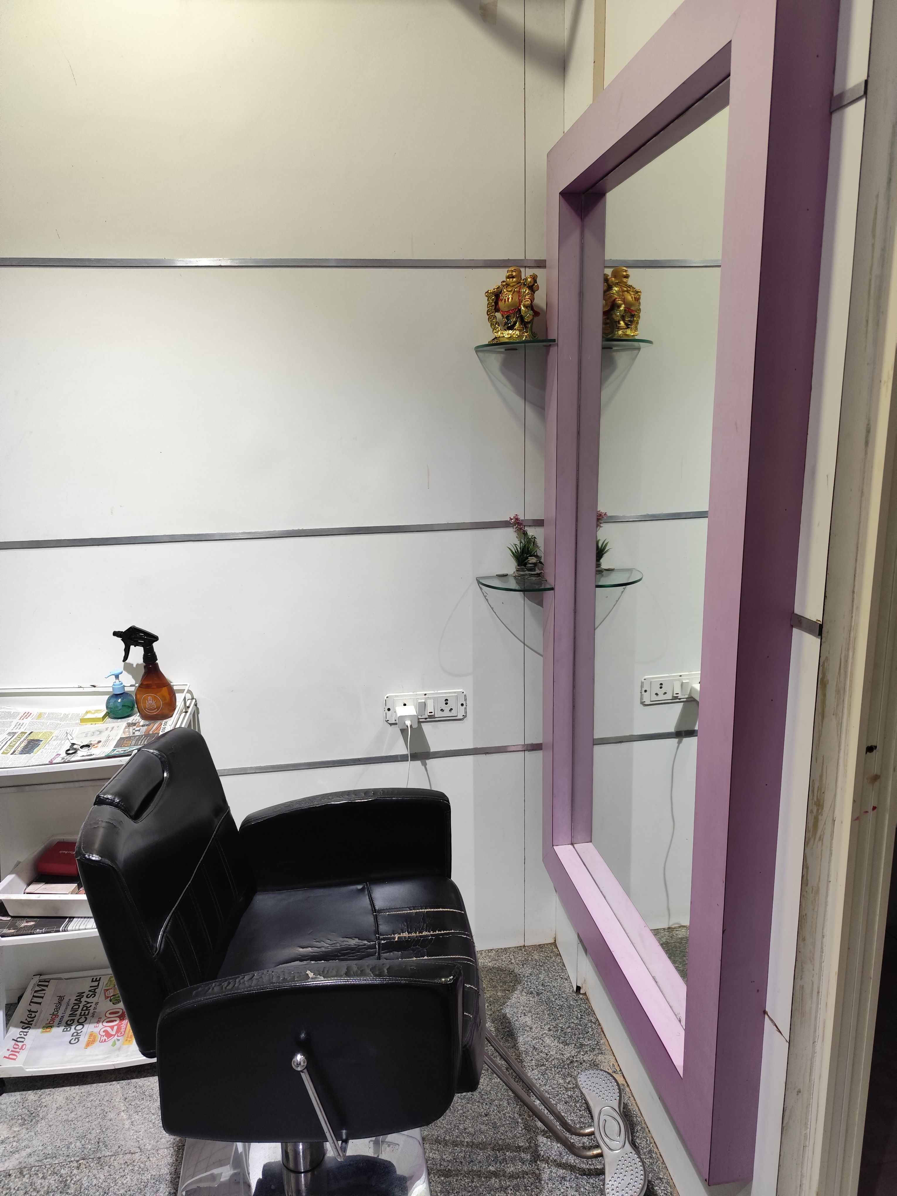 Refresh Salon gallery