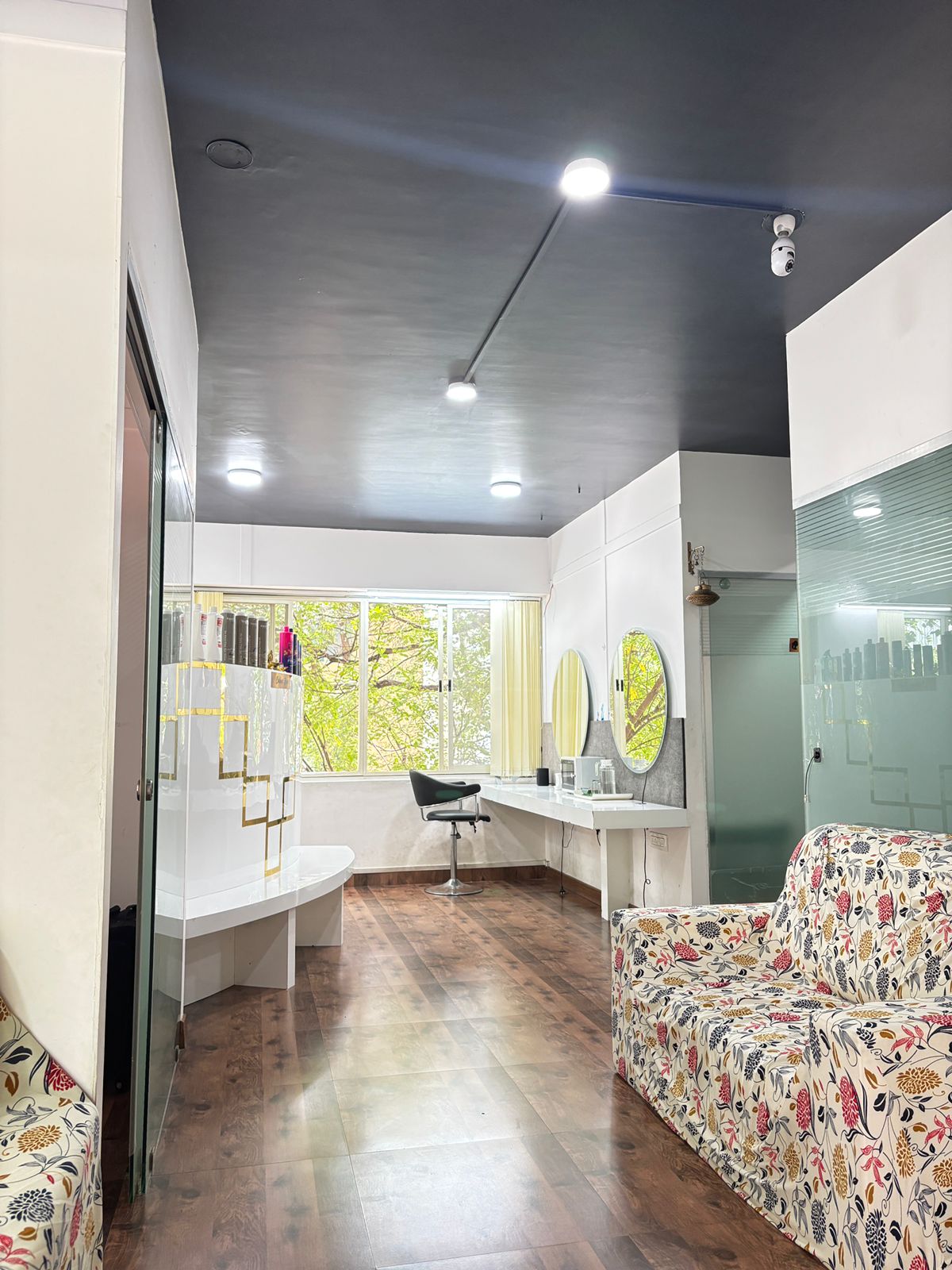 Divine 360 Unisex Salon gallery