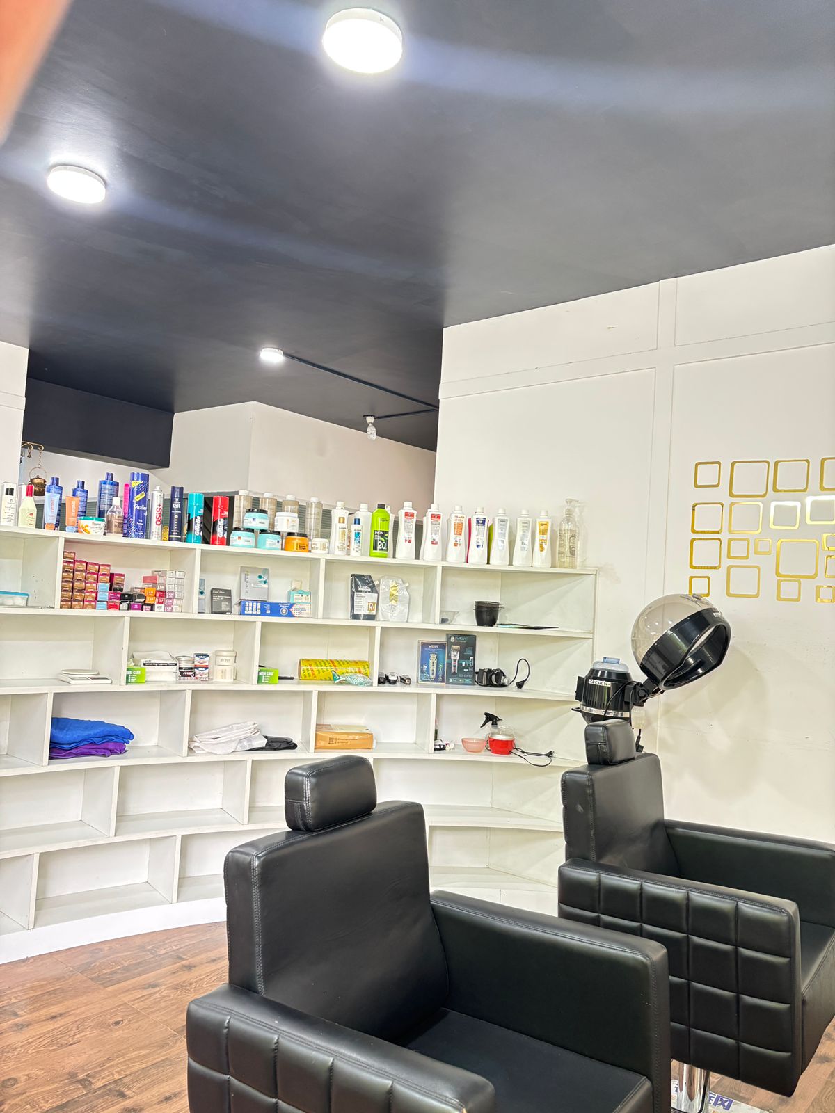 Divine 360 Unisex Salon gallery