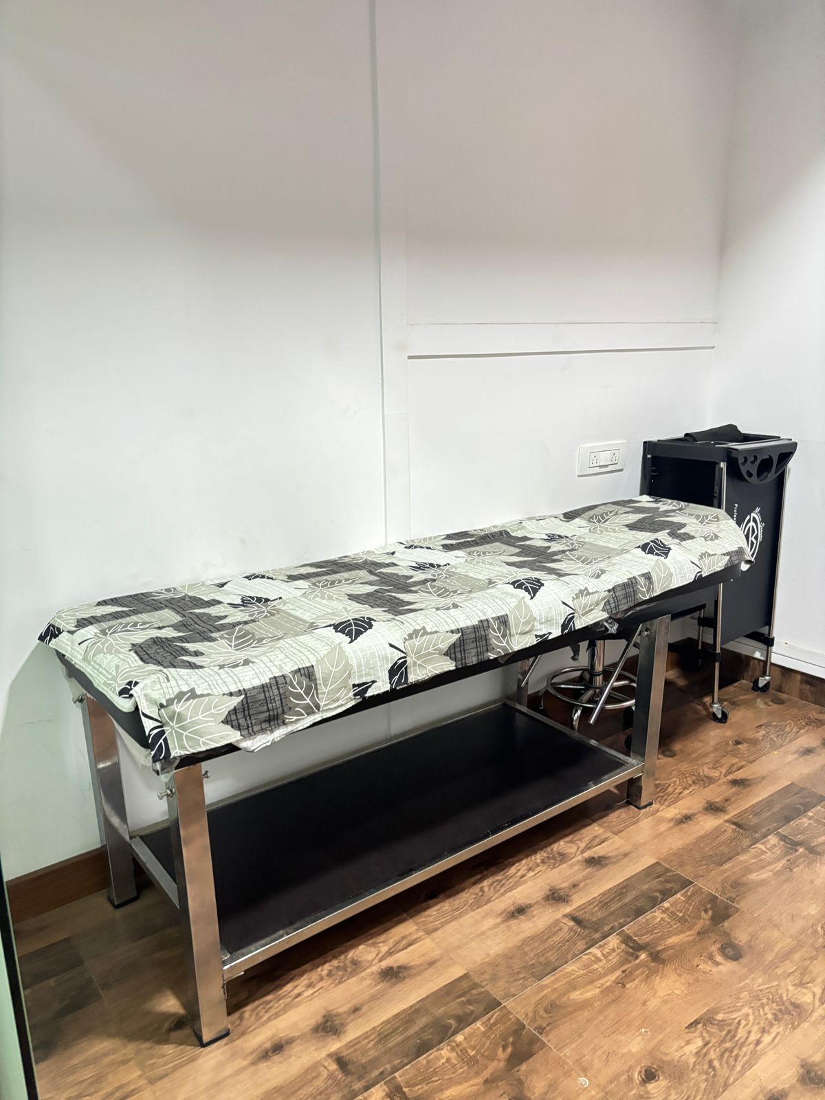 Divine 360 Unisex Salon gallery