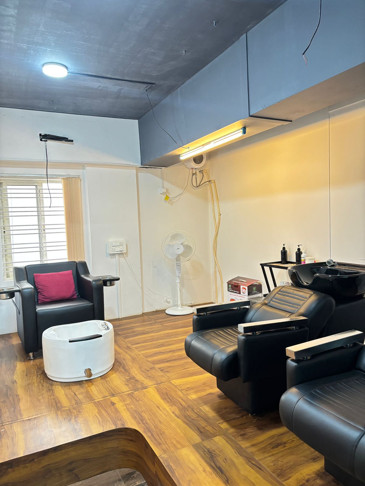 Divine 360 Unisex Salon gallery