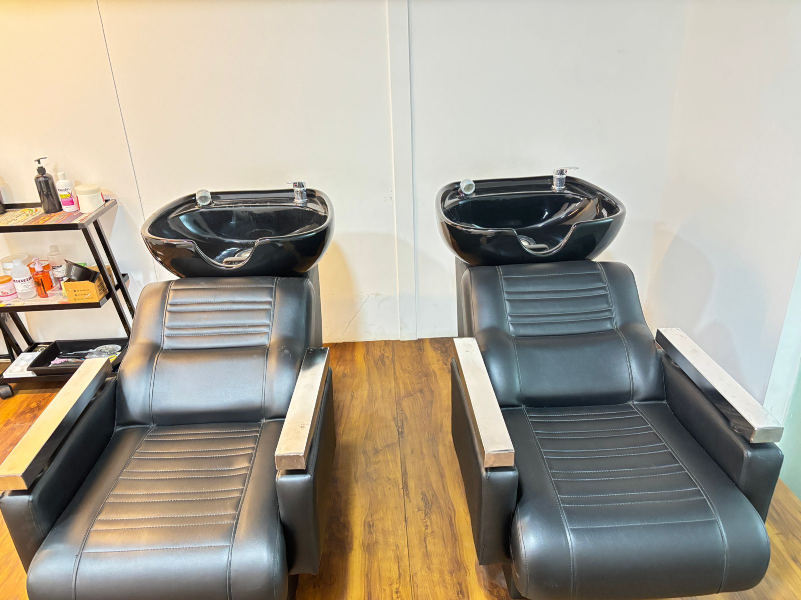 Divine 360 Unisex Salon gallery